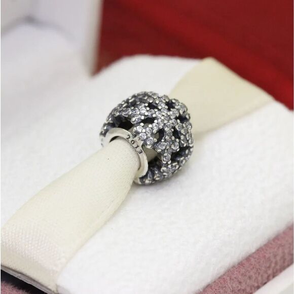 Pandora Tare Limited Edition Charm Christmas Snowflake 2013 Let It Snow 791187CZ - Picture 11 of 11